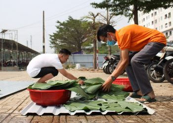600 chiếc bánh chưng tặng người vô gia cư