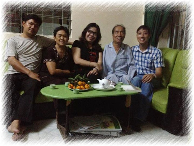 Tác giả đến thăm gia đình nhà giáo Nguyễn Ngọc Ký tạp TP Hồ Chí Minh