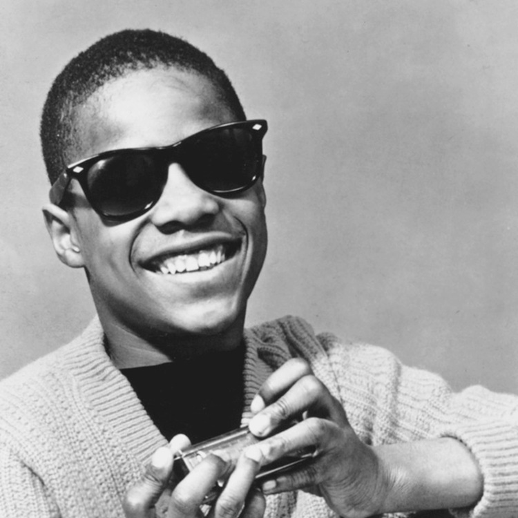 Stevie Wonder luôn tỏa sáng với nụ cười lạc quan