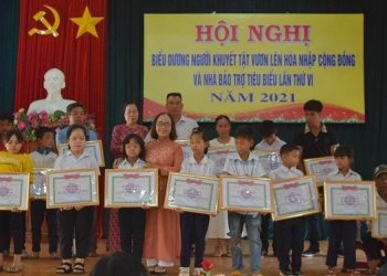 Trao Giấy khen cho 18 người khuyết tật tiêu biểu trên địa bàn tỉnh