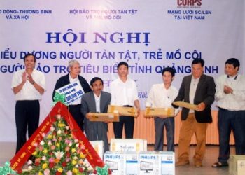 Hội nghị biểu dương người tàn tật, trẻ mồ côi tiêu biểu toàn tỉnh.