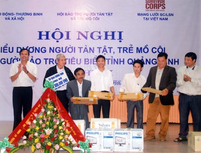 Hội nghị biểu dương người tàn tật, trẻ mồ côi tiêu biểu toàn tỉnh.