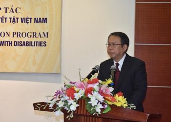 Ông Piroon Laismit Giám đốc điều hành Trung tâm phát triển Châu Á- Thái Bình Dương về người khuyết tật phát biểu tại hội thảo