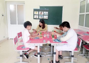 Dạy trẻ khuyết tật tại Trường Tiểu học Hải Xuân, TP Móng Cái, Quảng Ninh