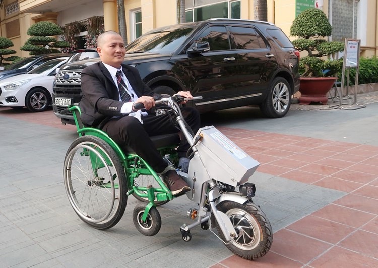Anh Lê Huy Tích, phường Tân Thịnh (TP Hòa Bình) đã vượt lên số phận, khởi nghiệp thành công, trở thành người truyền cảm hứng cho người khuyết tật.