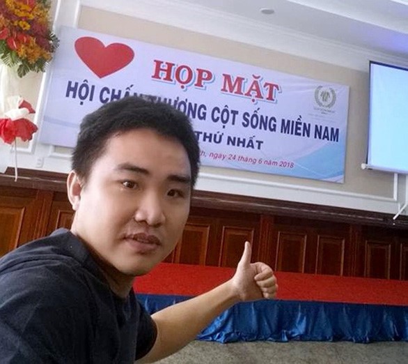 Từ một thanh niên chán nản vì chấn thương cột sống, được ông Phạm Thanh Sơn giúp đỡ, anh Triết đã lạc quan, yêu đời trở lại – Ảnh: FB Nguyễn Minh Triết