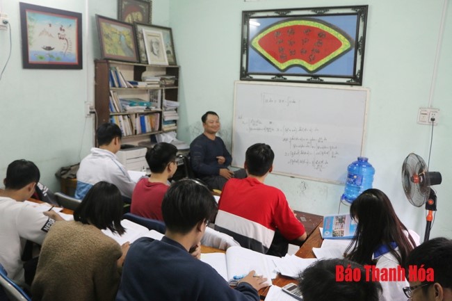  Lớp dạy kèm học sinh đang học lớp 12 của anh Nguyễn Tuấn Hùng.