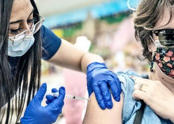 Sau khi tiêm vắc-xin COVID-19 vẫn cần tuân thủ các biện pháp phòng ngừa.