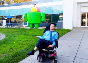 “Chim cánh cụt đất Việt” bị bại não, vào đại học bằng xe lăn giờ ra sao?