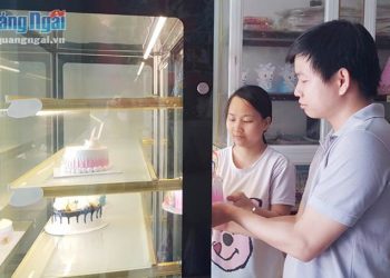 Sau 3 năm khởi nghiệp, cửa hàng bánh ngọt của chàng trai khuyết tật Trần Văn Tâm ở xã Tịnh Hà (Sơn Tịnh) vẫn chưa thu hồi được vốn.