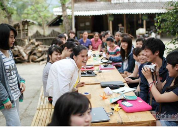 Tại Việt Nam, việc thực hiện các quyền cơ bản của người khuyết tật đã có nhiều chuyển biến.