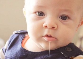 Khi con mọc răng sữa