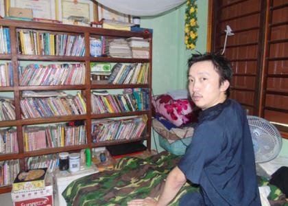 Thư viện nhỏ của anh Mai Tư Khoa tại gia đình