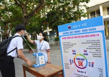 Đơn vị trường học phải tổ chức nghiêm 5K của Bộ Y tế. Đặc biệt, cán bộ, giáo viên, nhân viên và học sinh tuân thủ đeo khẩu trang ngoài lớp học.