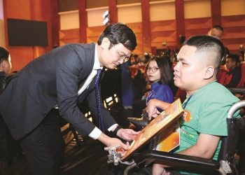 Người khuyết tật cần được quan tâm, động viên từ cộng đồng.