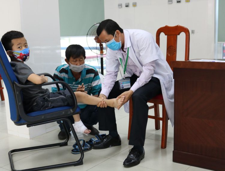 Chăm sóc sức khỏe cho người khuyết tật tại cơ sở y tế