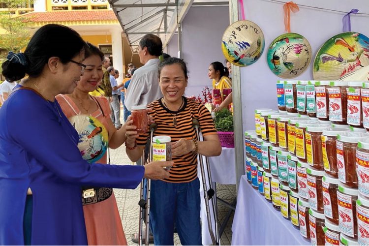 Hoạt động tập huấn bảo vệ người khuyết tật bị lừa đảo trên không gian mạng