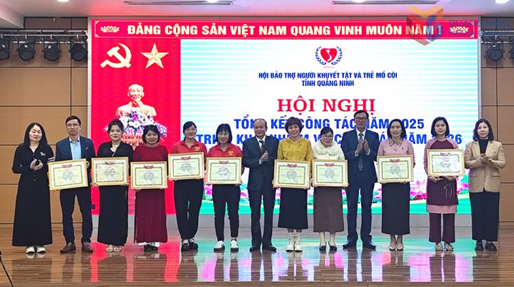 Hội Bảo trợ Người khuyết tật-TMC tỉnh Quảng Ninh trao giấy khen cho các tập thể, cá nhân có thành tích trong hoạt động bảo trợ năm 2025