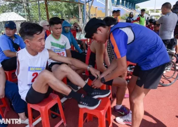 Hỗ trợ các vận động viên khuyết tật tham gia cuộc thi thể thao (Trịnh Nguyễn) kinh doanh với người khuyết tật