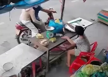 giật điện thoại người khuyết tật