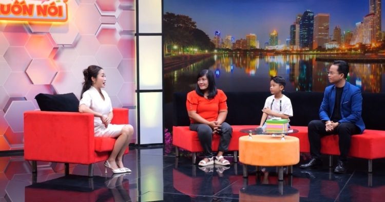 Mẹ khuyết tật và cậu con trai 8 tuổi